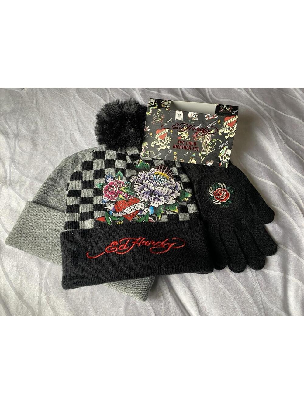 NWT Ed Hardy Women’s Hat & Glove Set. Heart And Roses , Black/Grey Rhinestone